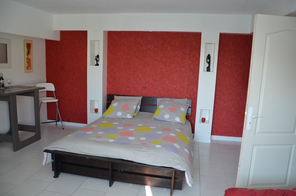 Jardin De Marceau Bed and Breakfast Blasimon Δωμάτιο φωτογραφία