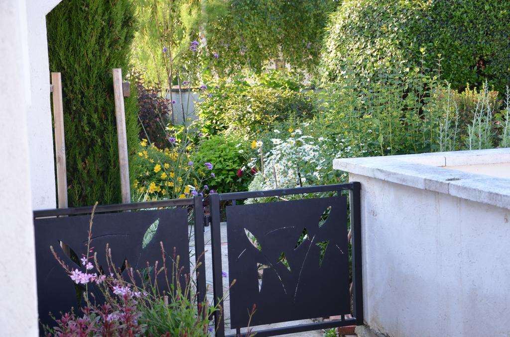 Jardin De Marceau Bed and Breakfast Blasimon Εξωτερικό φωτογραφία